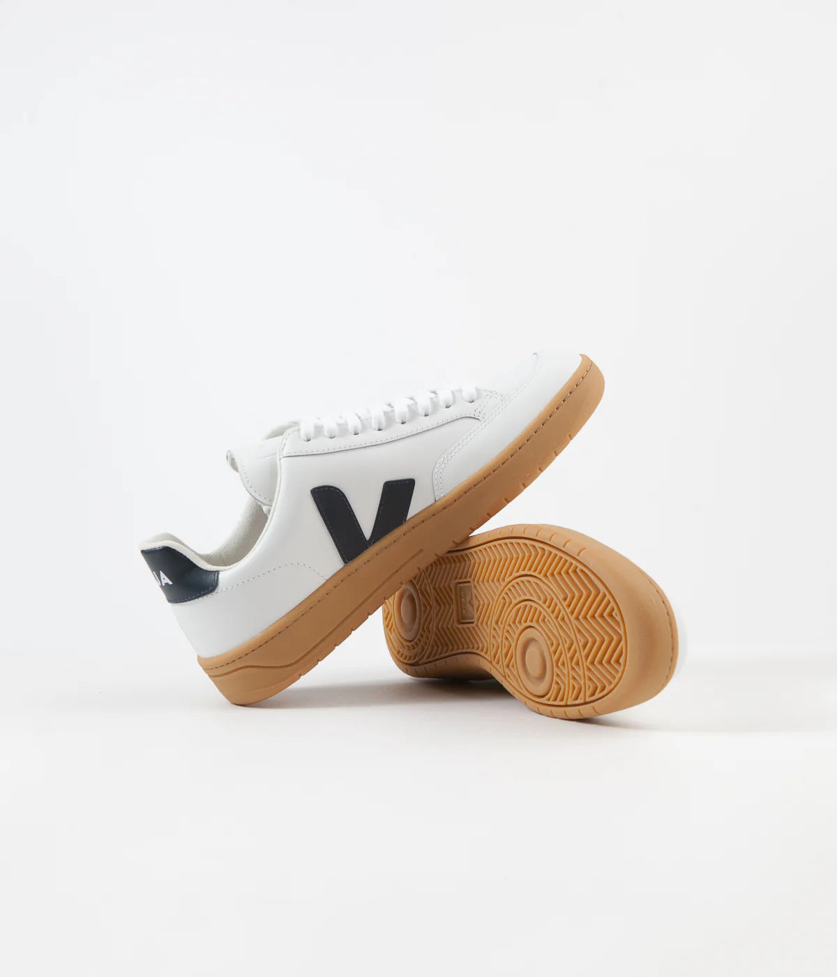 VEJA V-12 LEATH EXTRA-WHITE