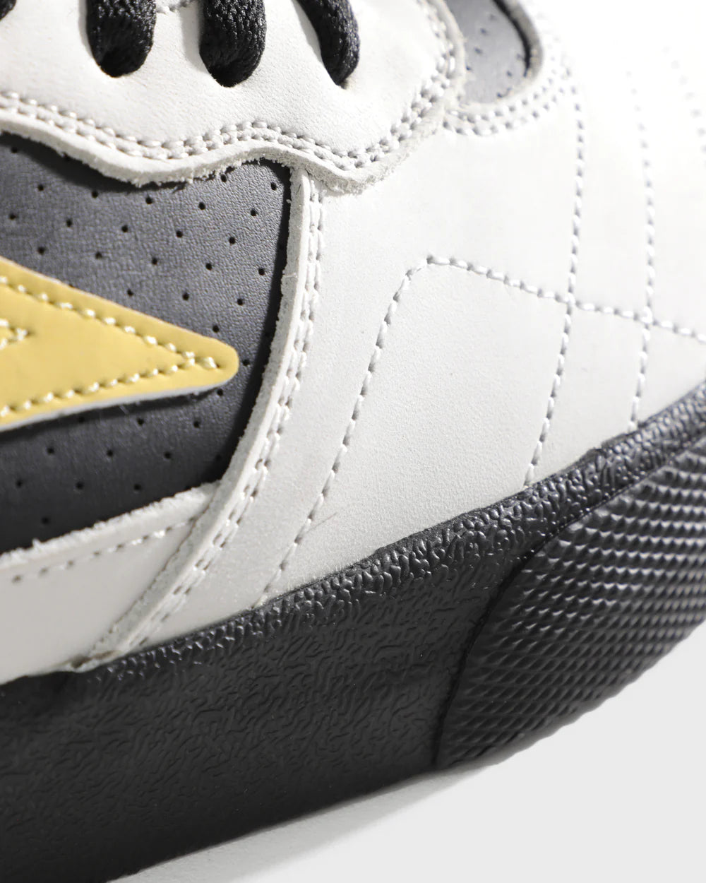 CAMBRIDGE WHITE BANANA BLACK