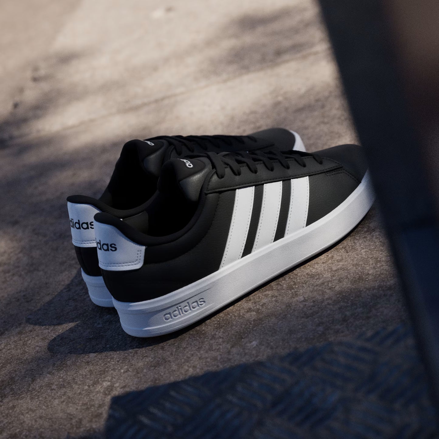 GRAND COURT 3.0 BLACK WHITE