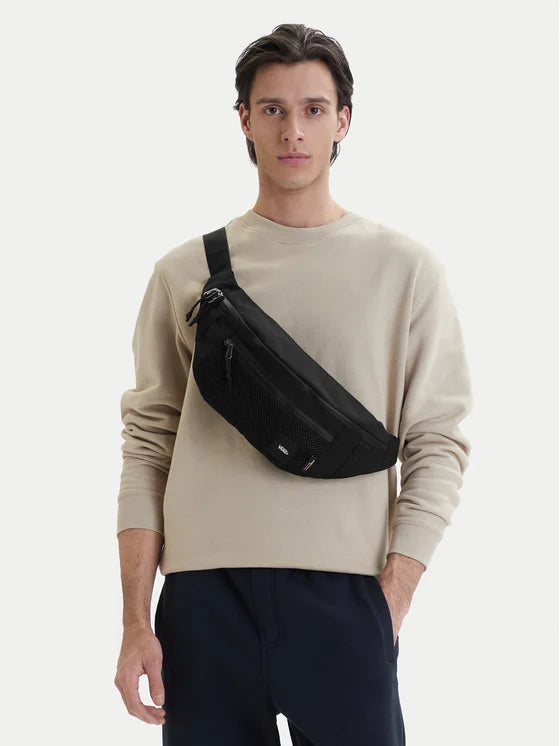 Ward Cross Body Pack Black/Bla